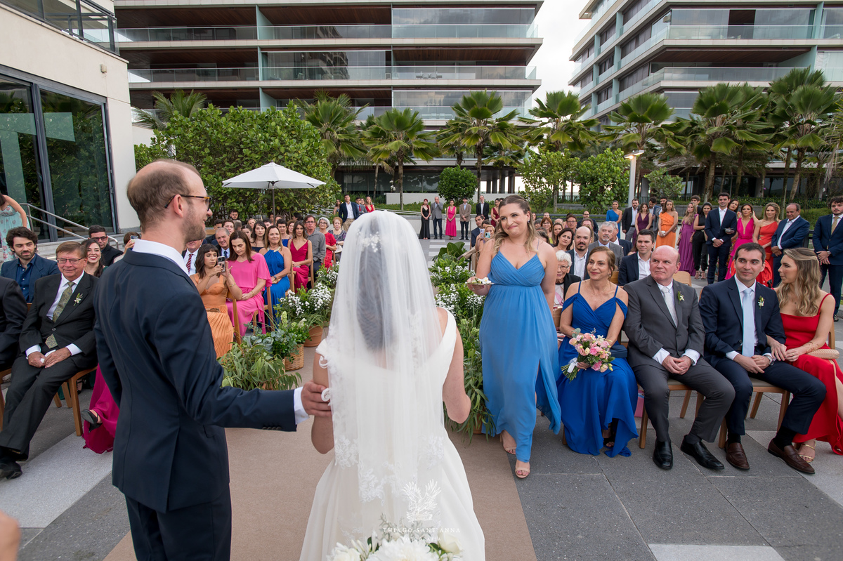 Entrega das alianças na Cerimônia de casamento.