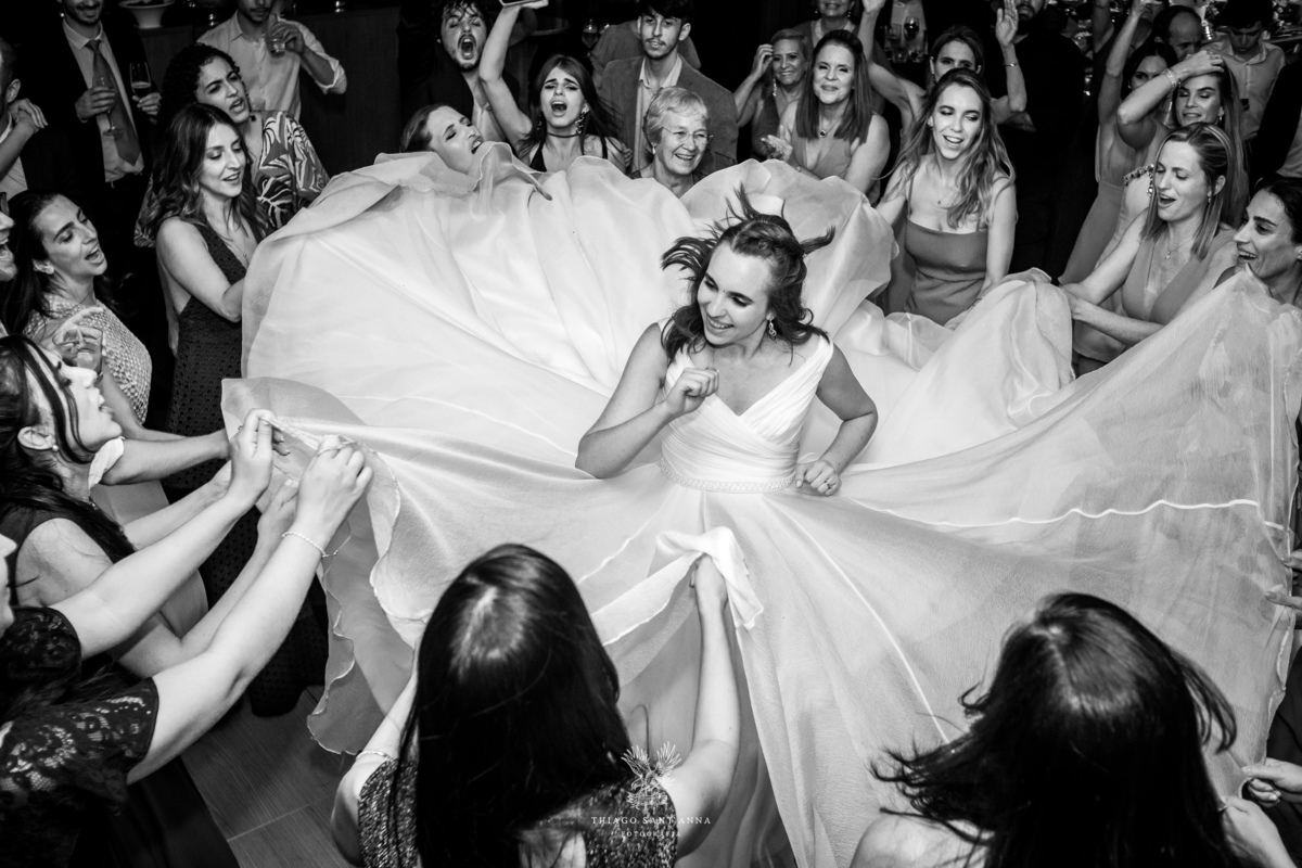 Ideia de foto com a noiva na festa de casamento.