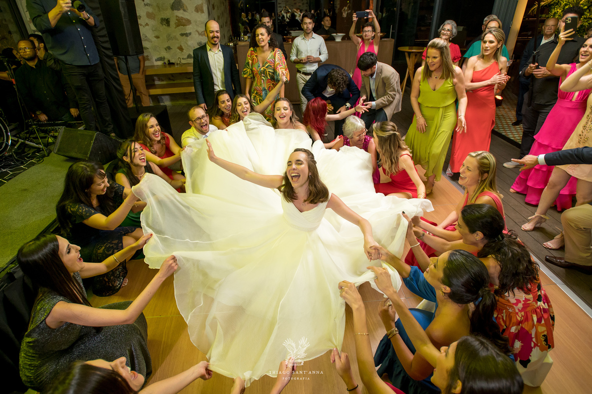 Ideia de foto com a noiva na festa de casamento.