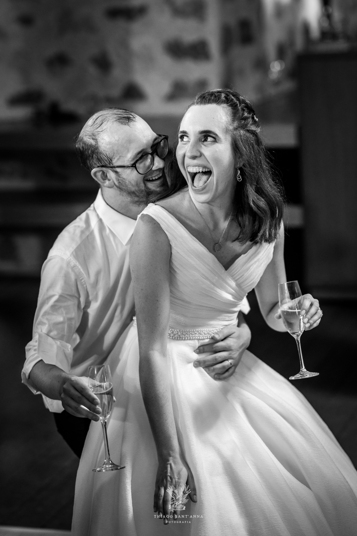 Noivos na festa de casamento.