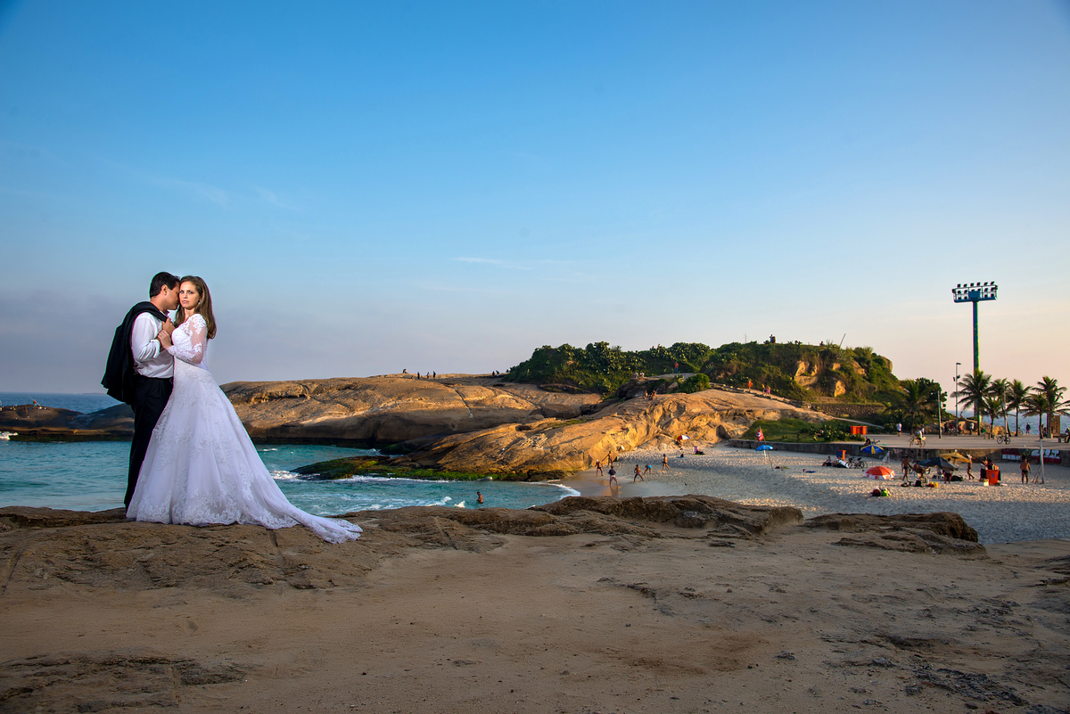 Trash the Dress na praia do Arpoador Rio de Janeiro 
Brasil