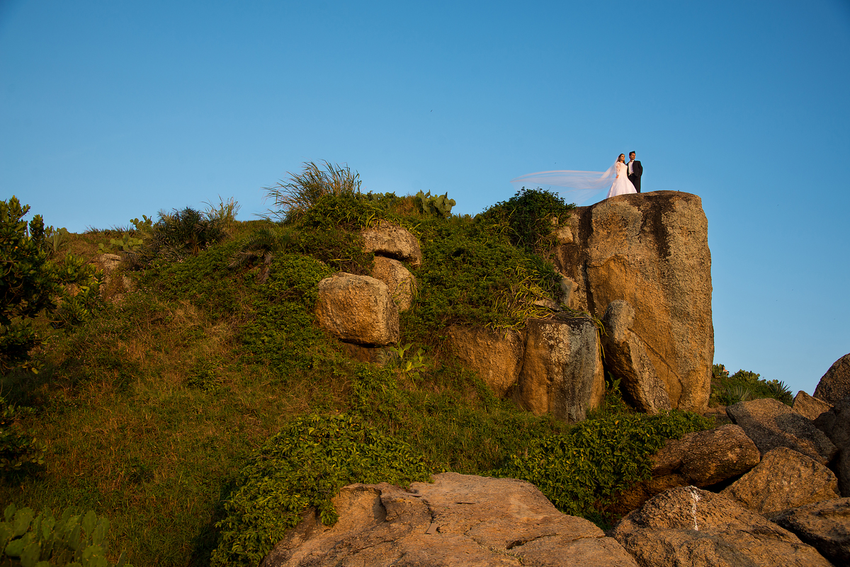 Trash the Dress na praia do Arpoador Rio de Janeiro