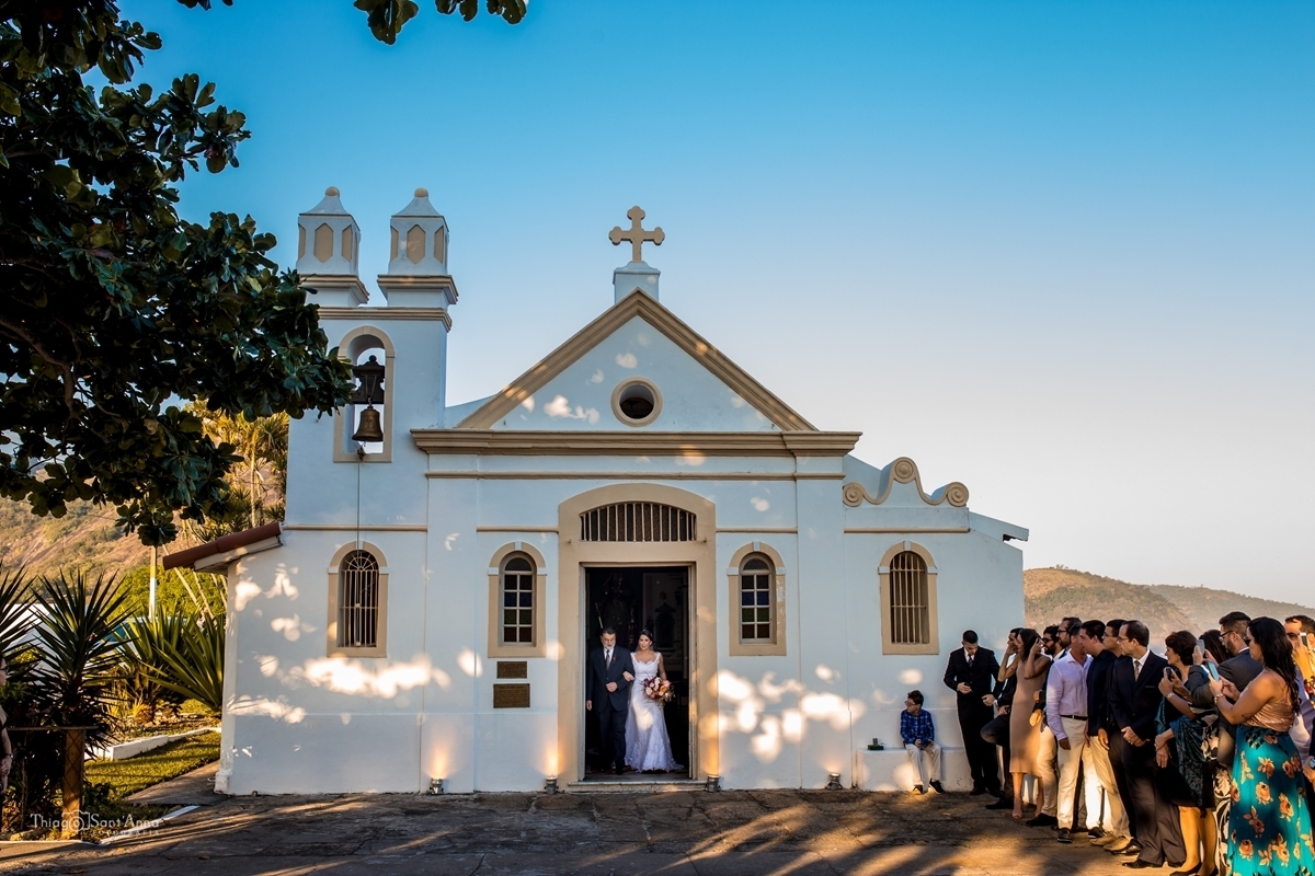 Noivos saindo da Capela de Santa Bárbara Forte de Santa Cruz da Barra Niterói Rio de Janeiro RJ