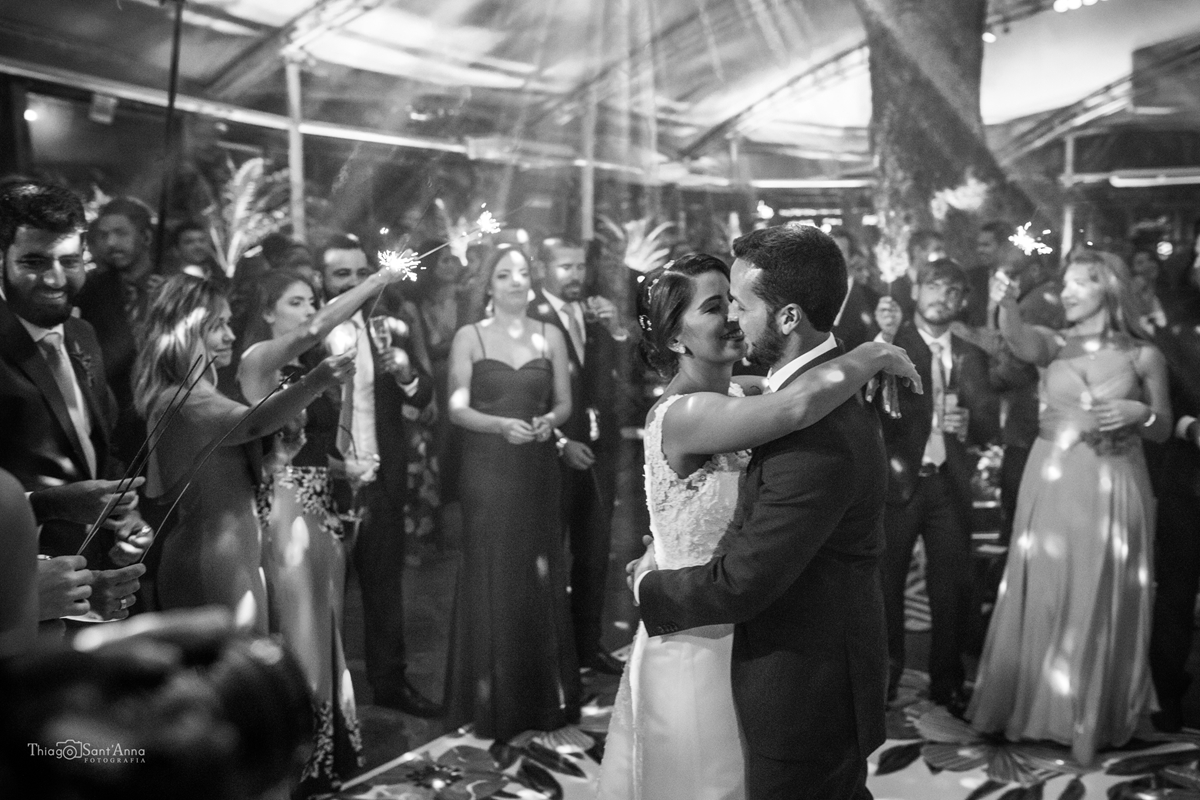Dança dos noivos em preto e branco na Zéfiro Eventos Rio de Janeiro 