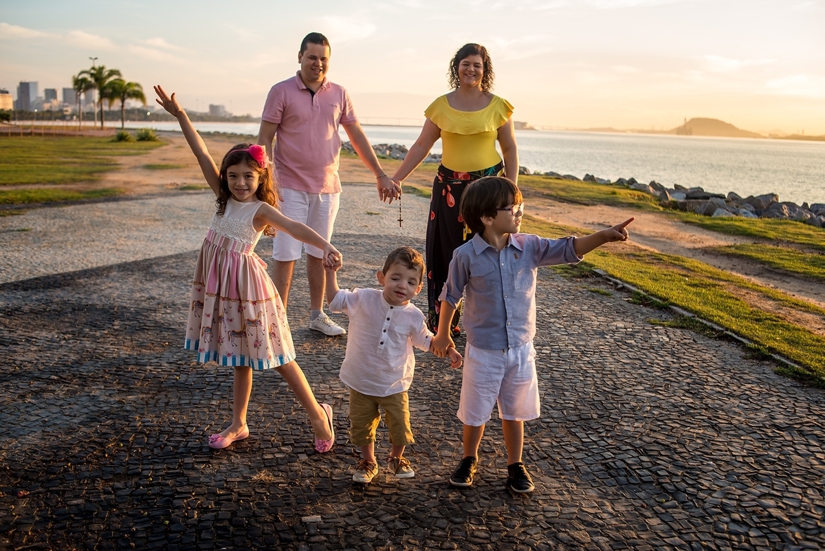 Linda Família com três filhos no aterro do flamengo rio de janeiro