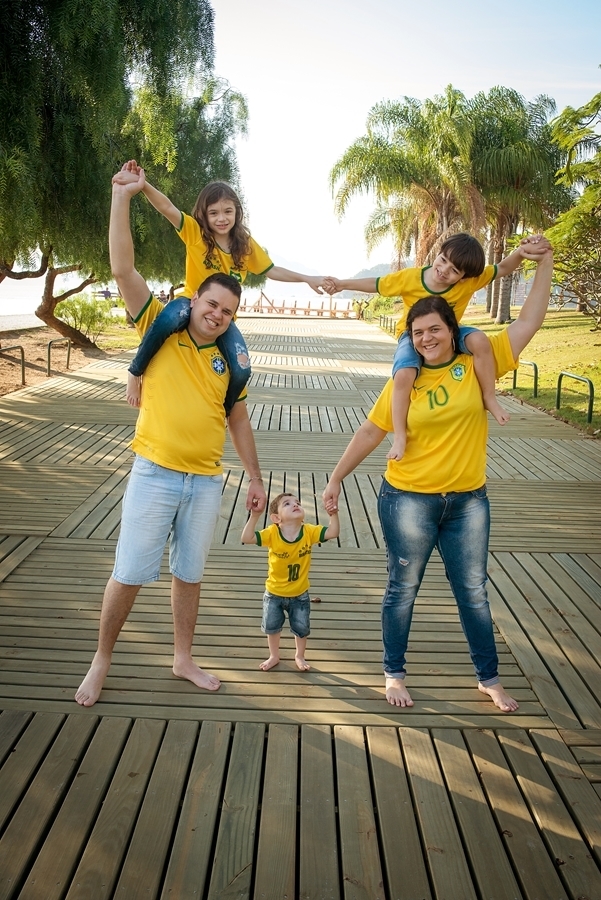 Família Brasileira unida para ensaio de fotos no aterro RJ