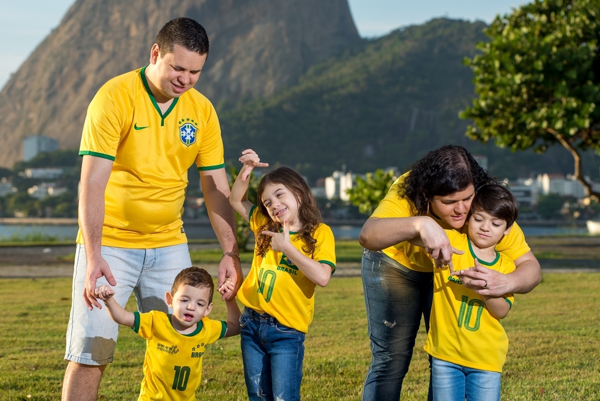 Família Brasileira unida para ensaio de fotos no aterro RJ