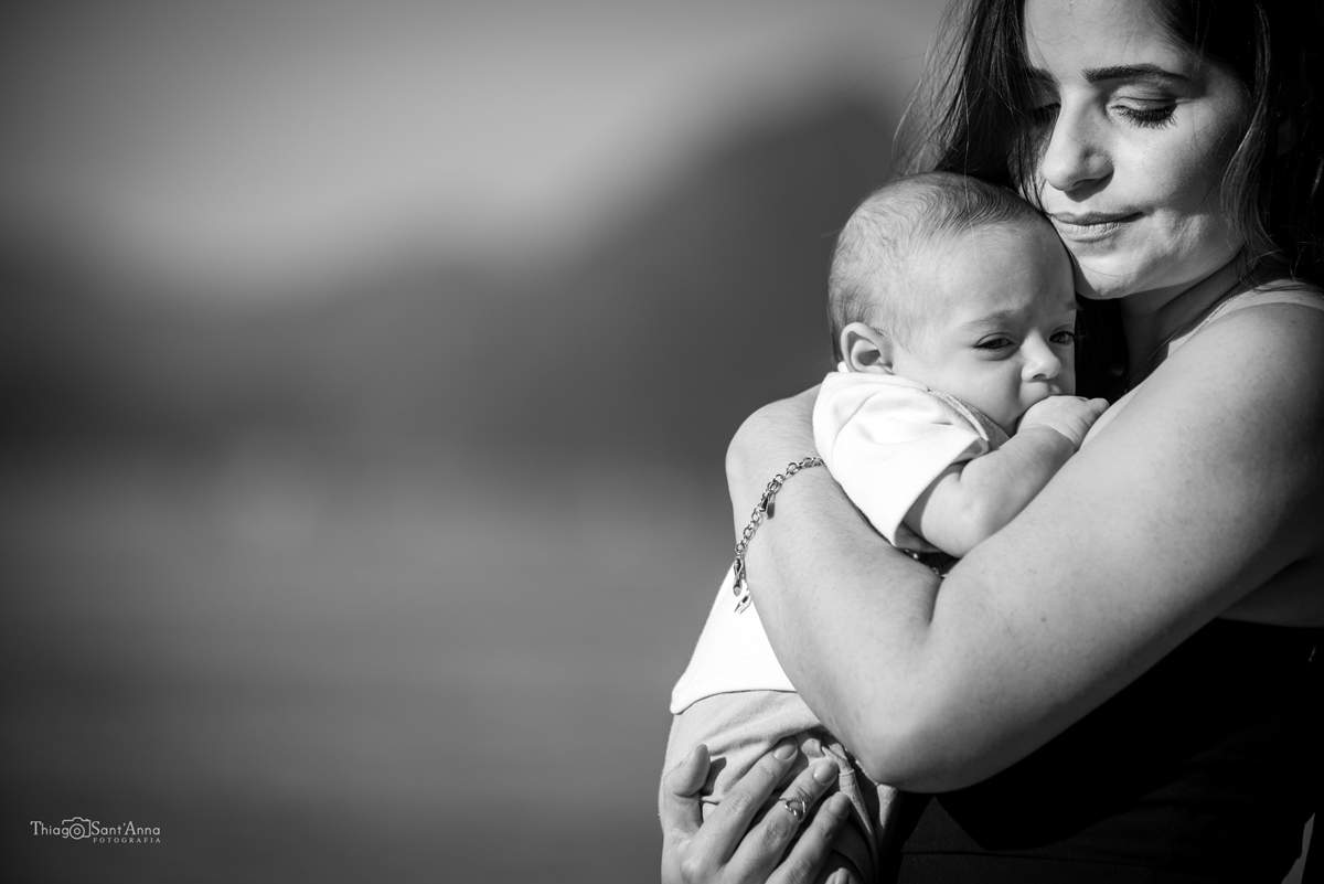 a plenitude de uma mãe segurando a cria