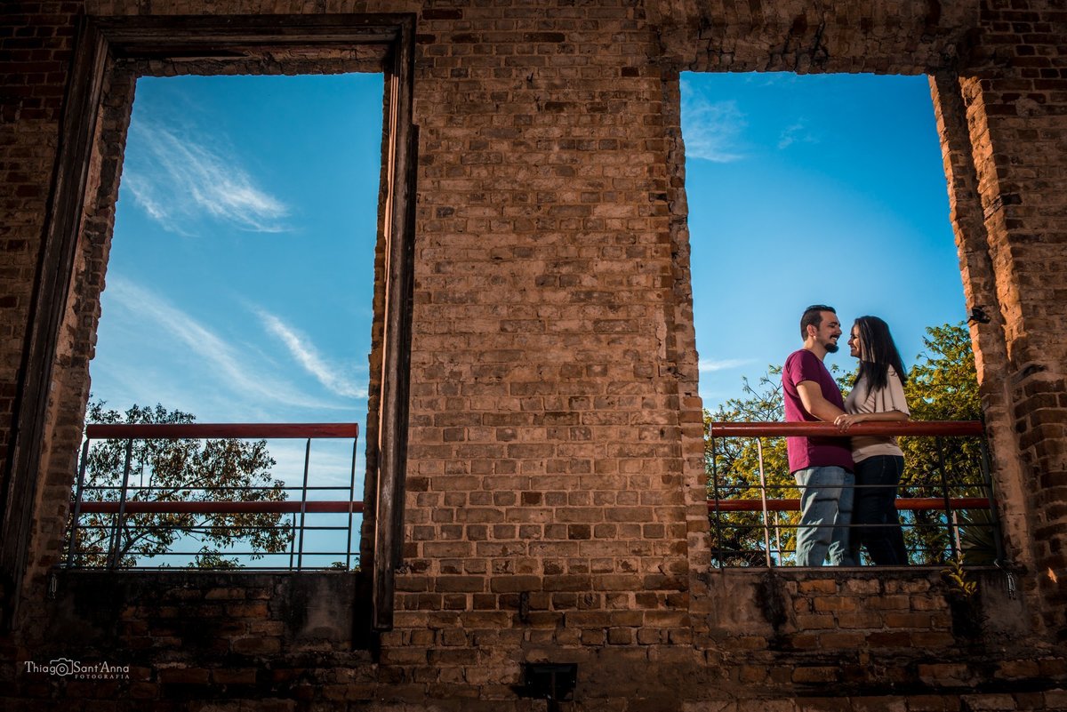 Ensaio casal parque das ruínas céu azul