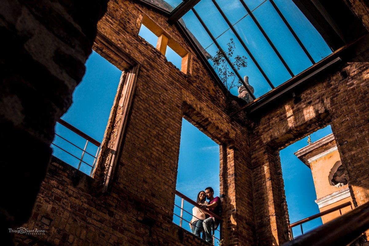 Ensaio casal parque das ruínas céu azul