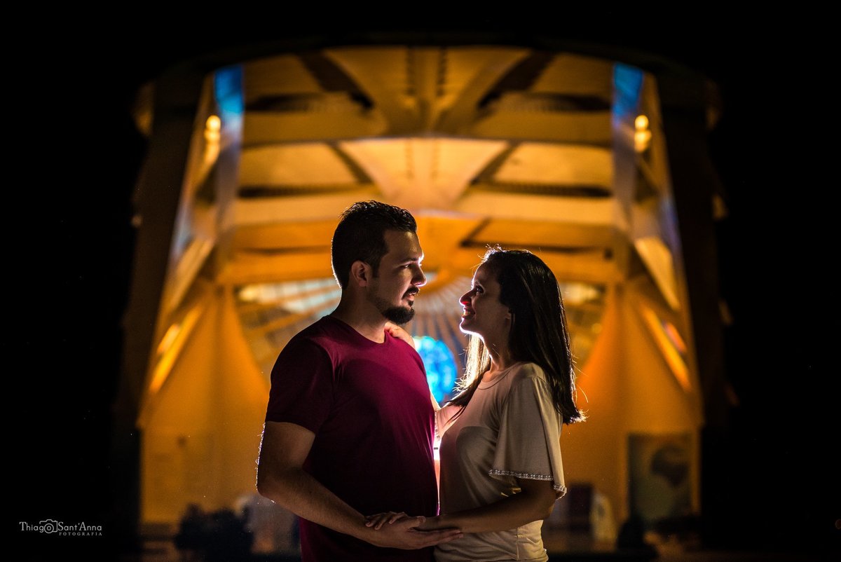 ensaio casal museu do amanhã ao fundo