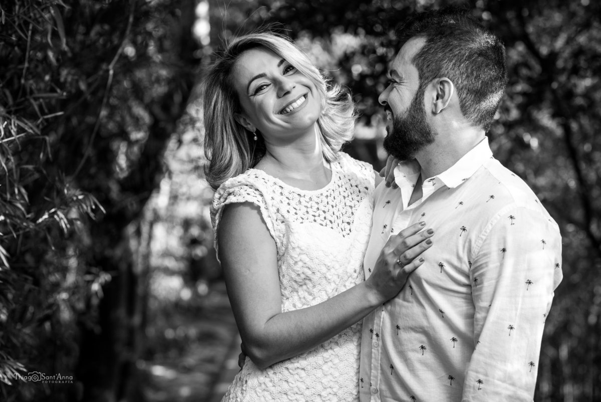 Loira e Barbudo em preto e branco