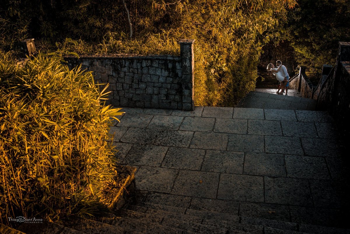 casal aos pés da escada mirante dona marta