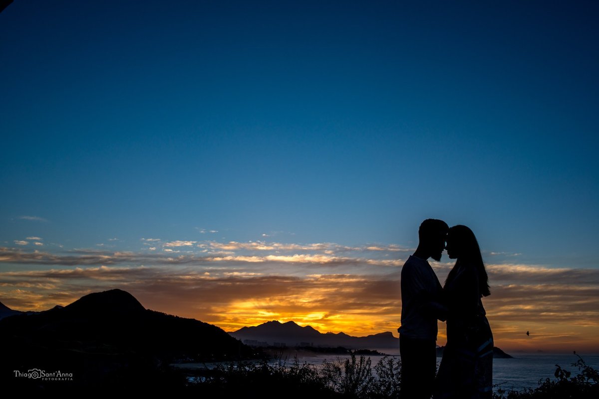 ensaio casal paisagem por do sol silhueta