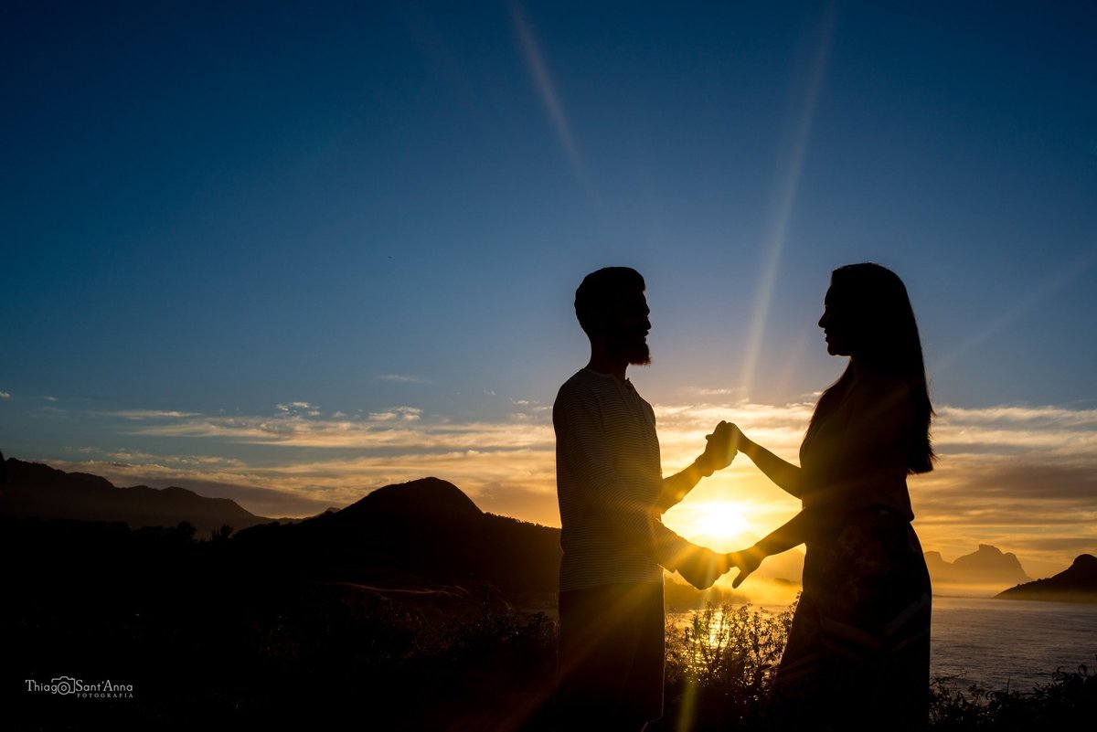 ensaio casal paisagem por do sol silhueta