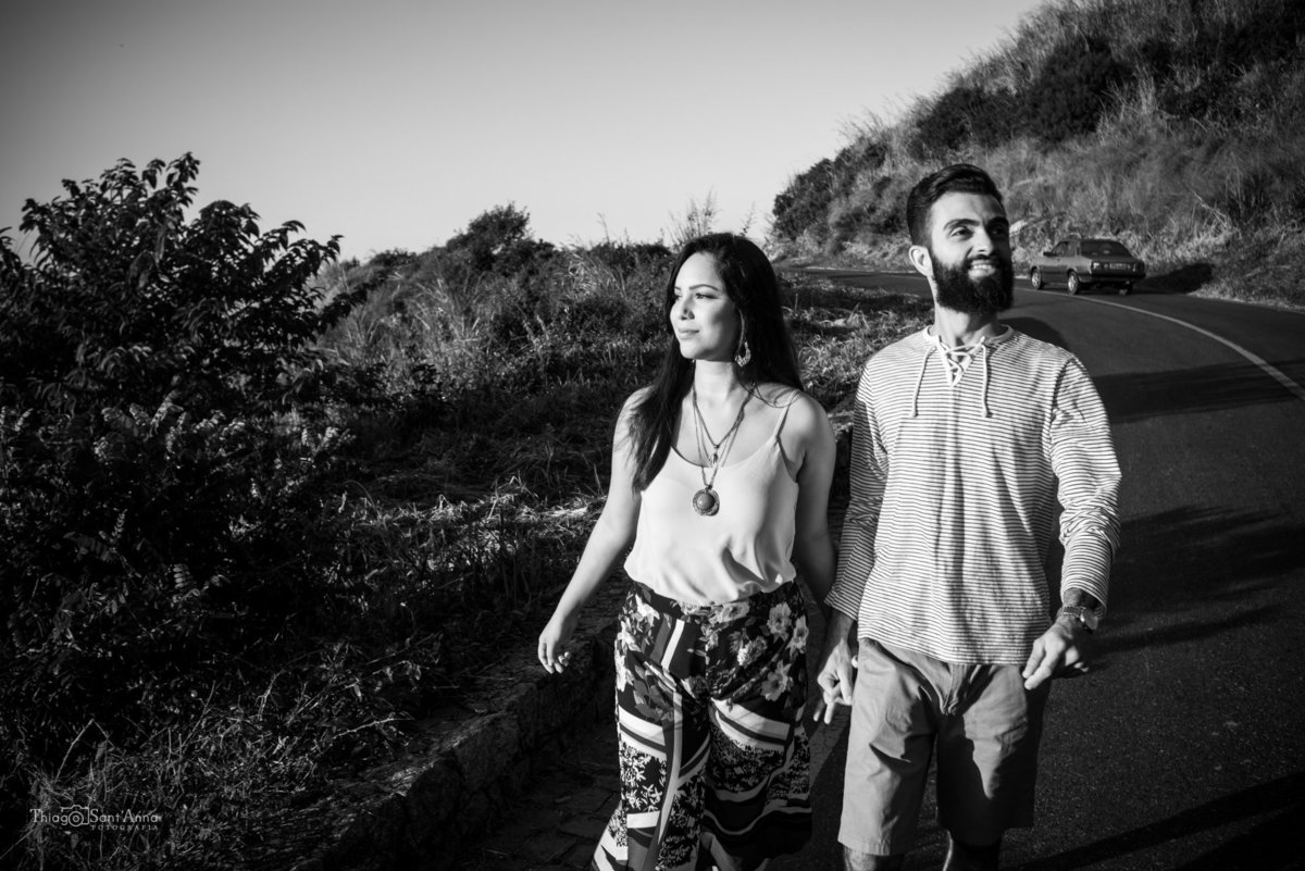 ensaio casal paisagem estrada preto e branco