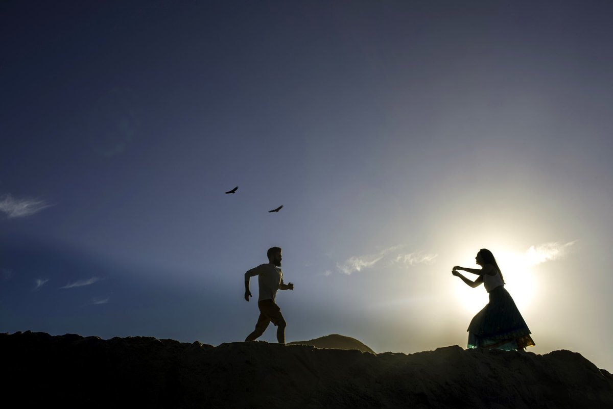 ensaio casal paisagem praia por do sol silhueta