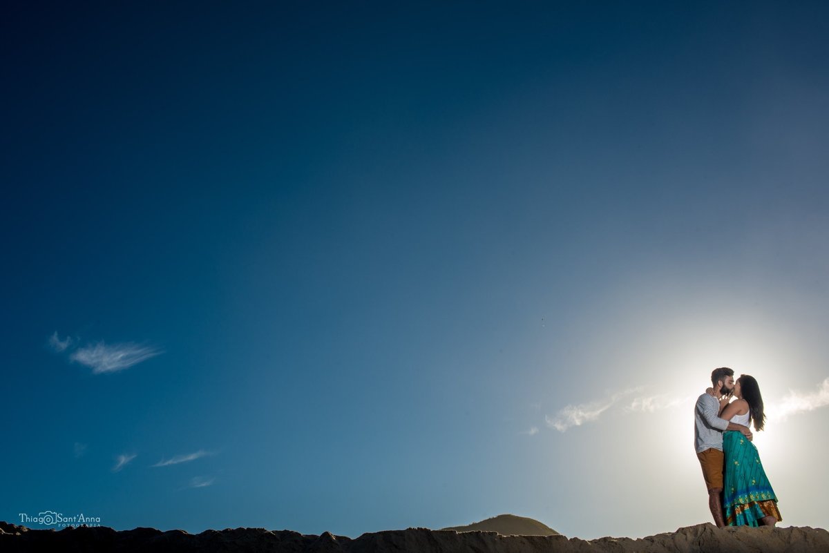 ensaio casal paisagem praia por do sol silhueta