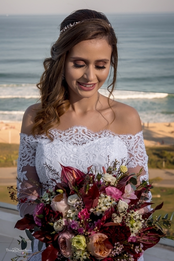 Close no colo da noiva