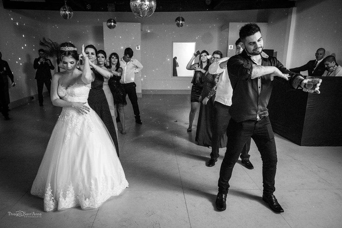 coreografia dos noivos com os padrinhos e madrinhas