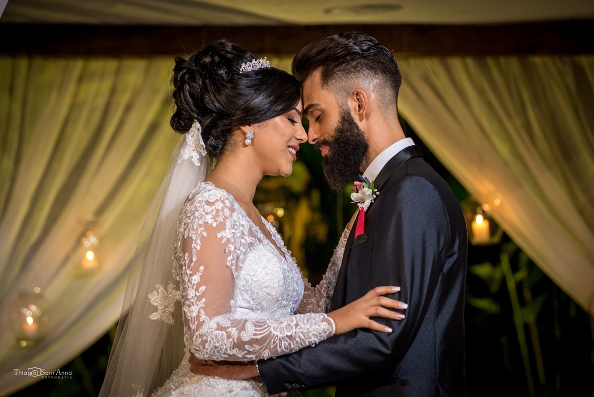 Ana e Jeosafá se casam em casamento rústico