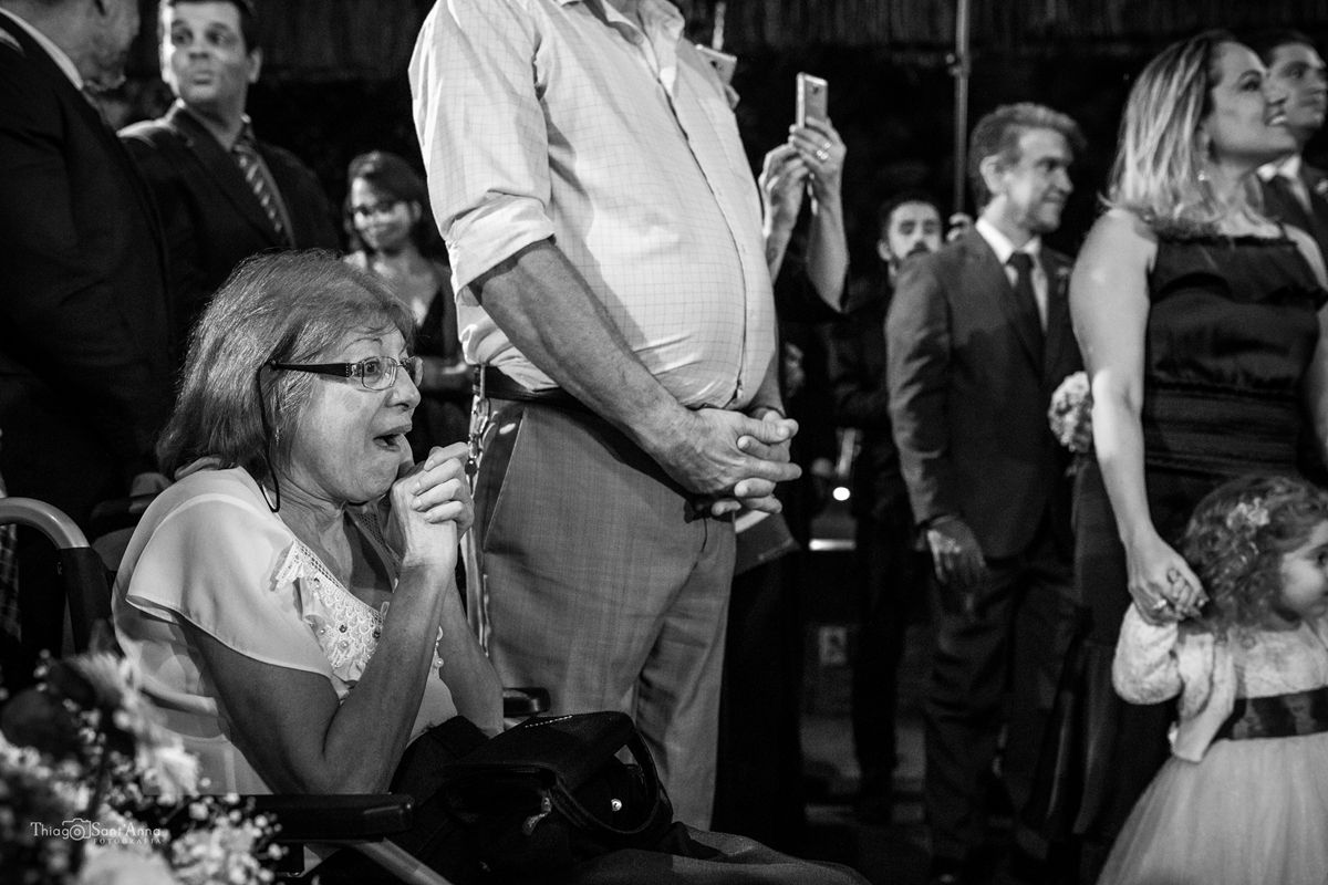 Observar a reação dos convidados durante a cerimônia e eternizá-las