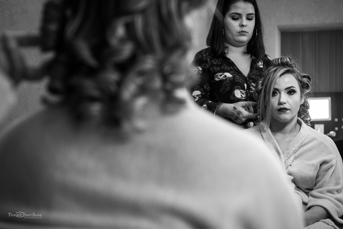 Fotografia de Making of noiva em preto e branco