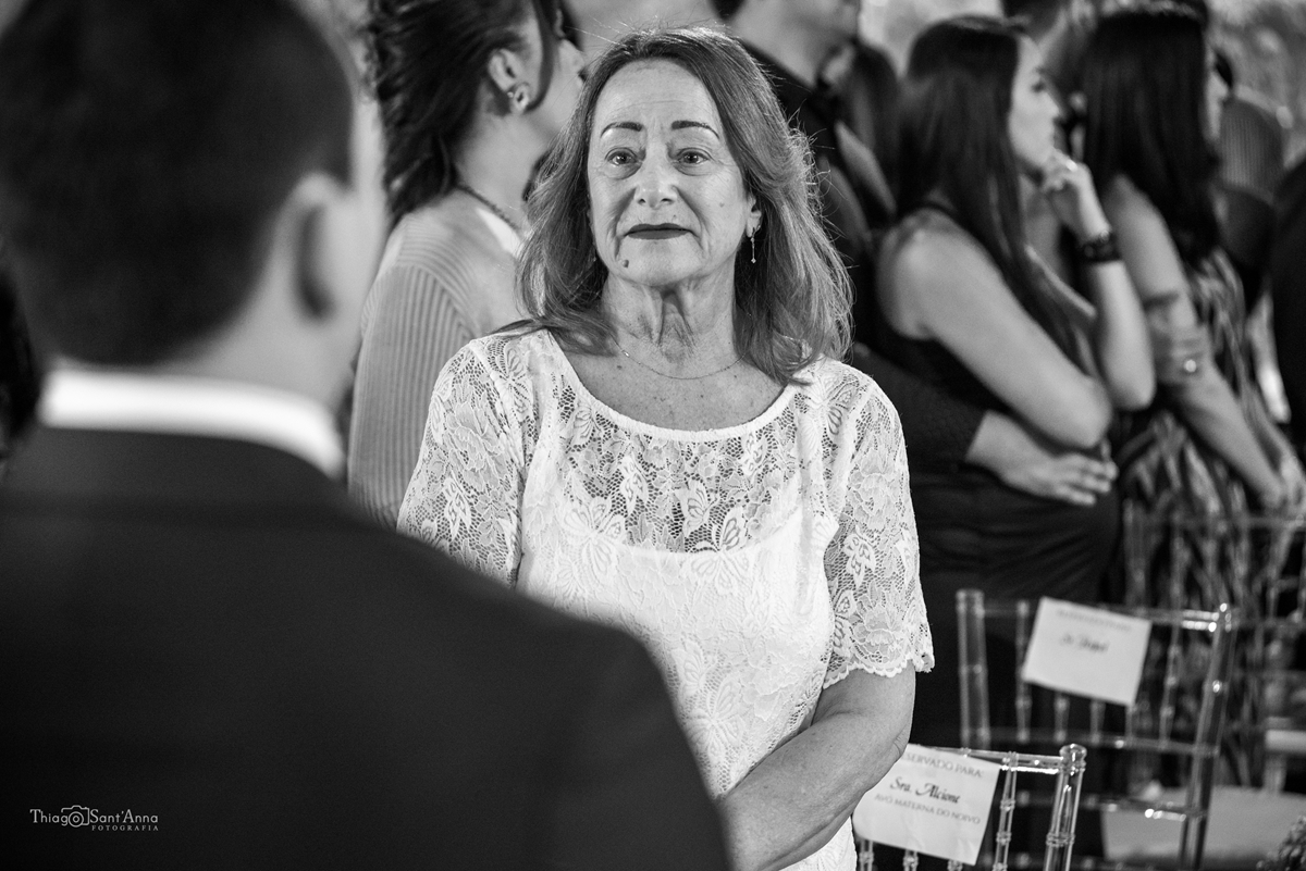 Mãe do noivo durante a cerimônia