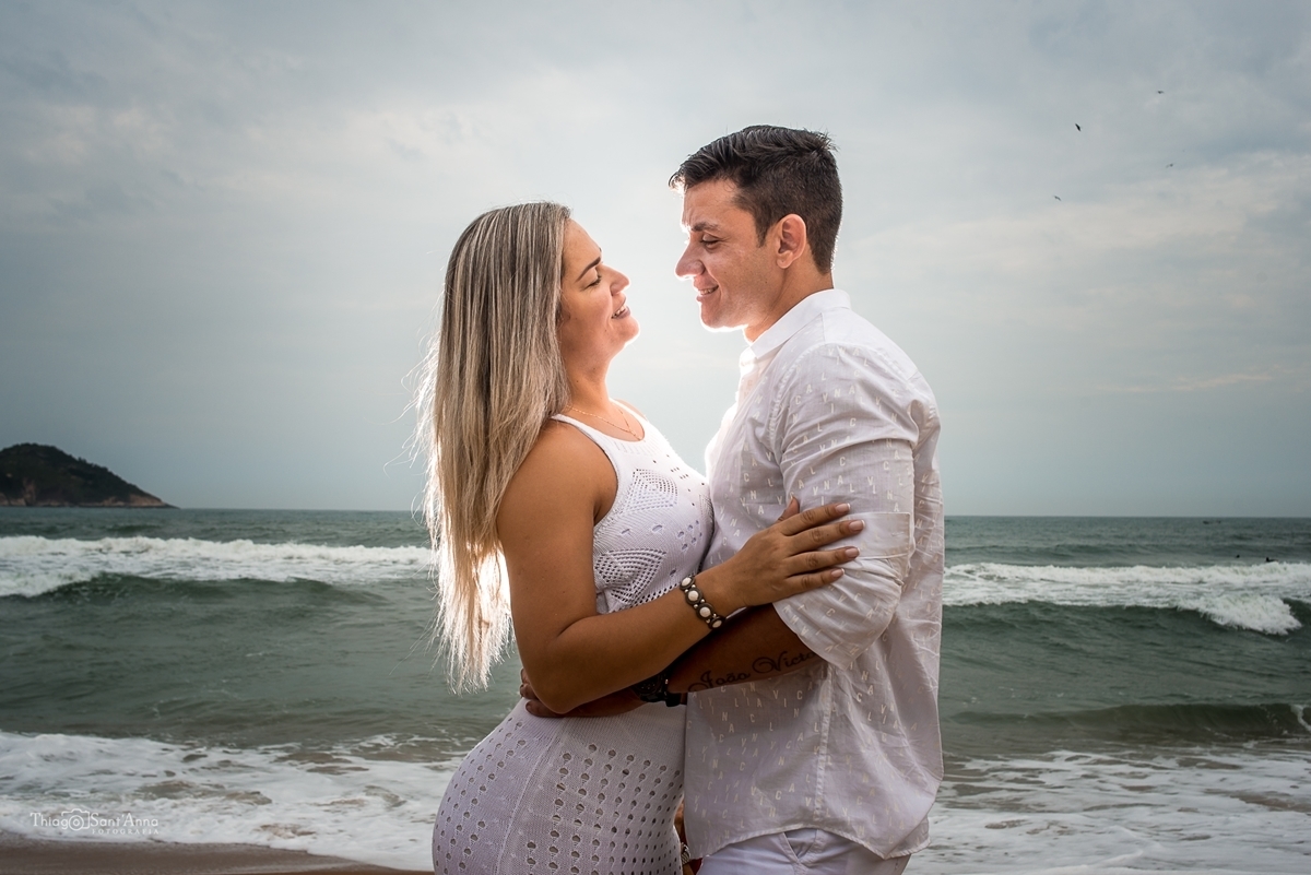Ensaio pré wedding na praia frente o mar