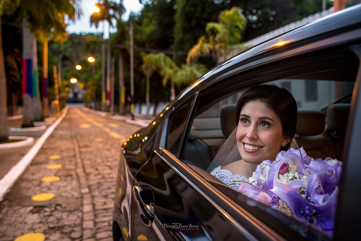 Noiva chegando no seu casamento