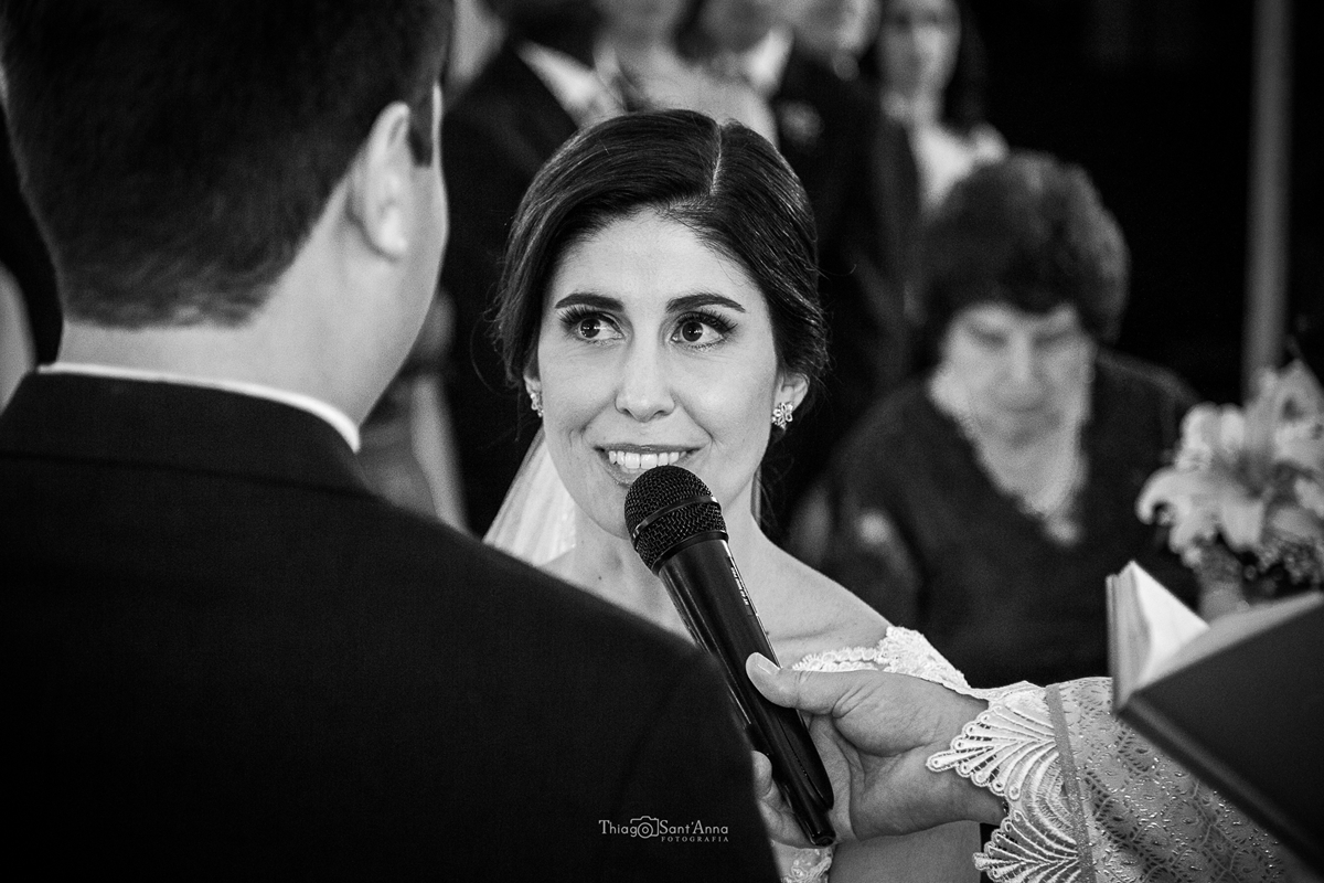 Noiva falando seus votos 