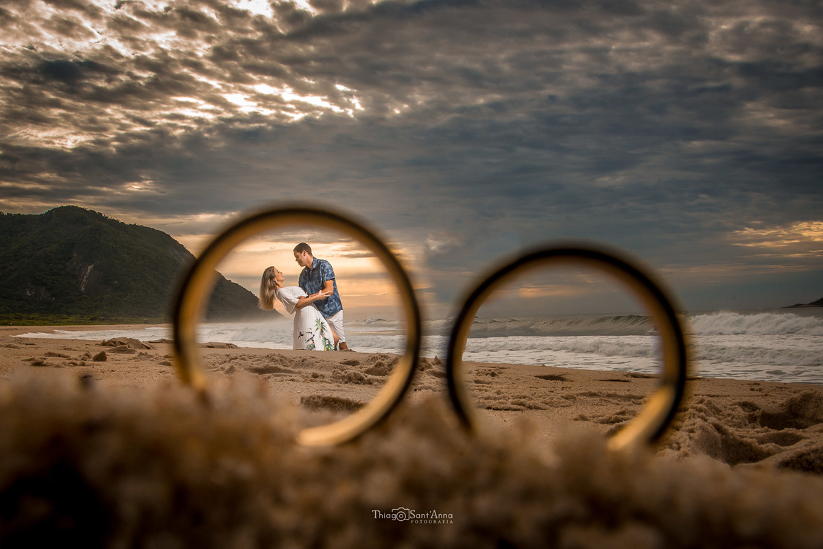 Ensaio de casal na praia por Thiago Sant' Anna Fotografia.