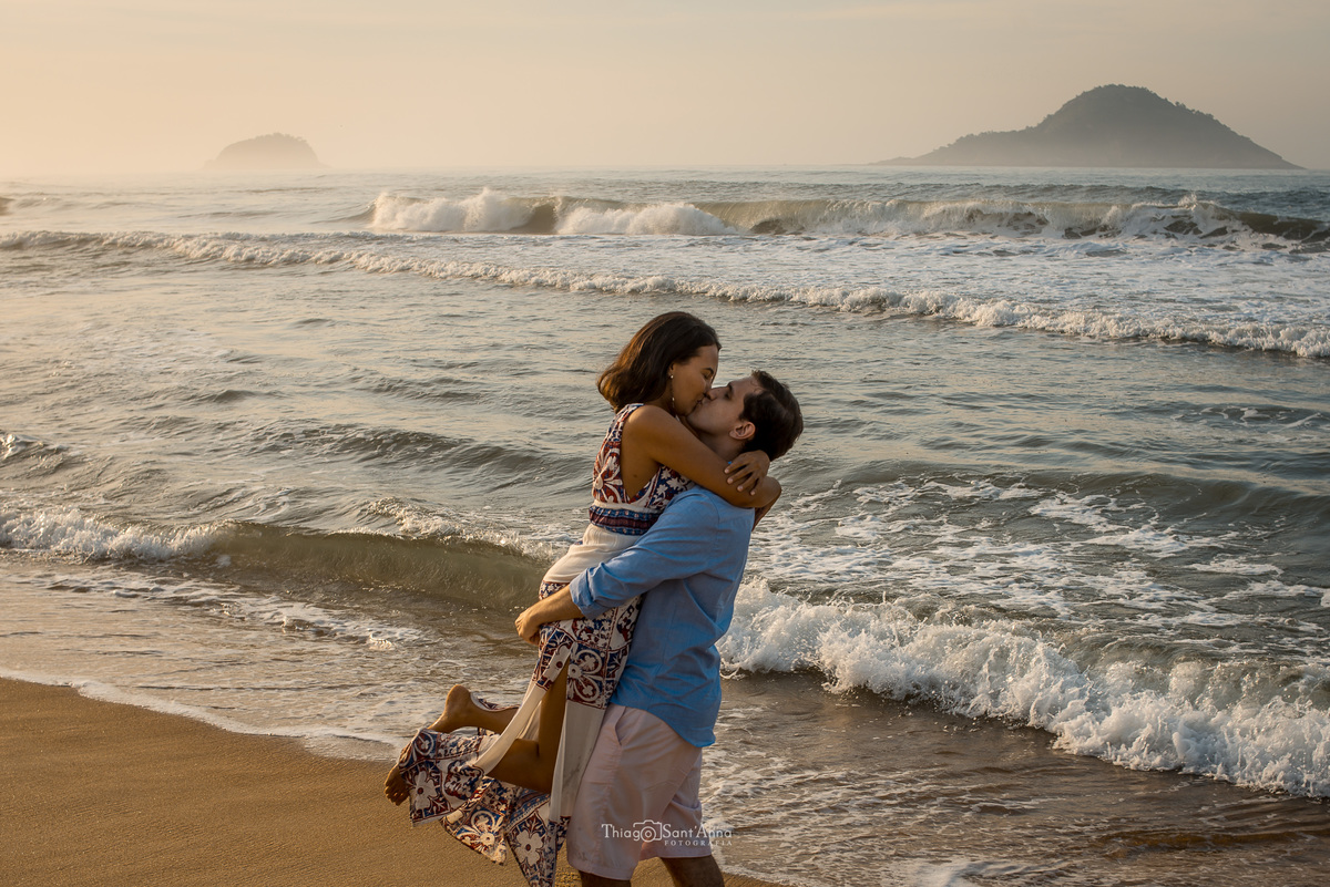 Ensaio pré casamento na praia por Thiago Sant' Anna Fotografia.