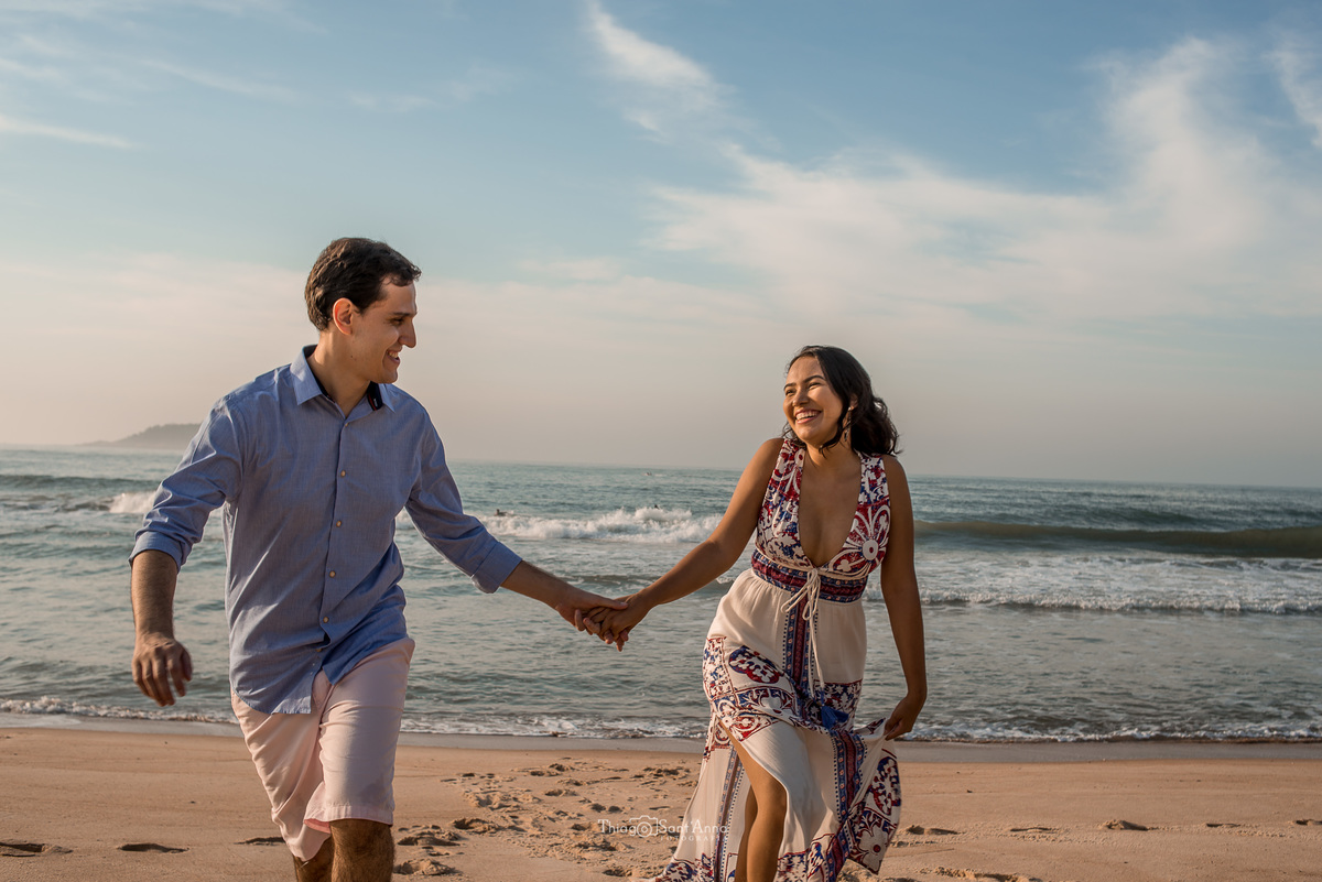 Ensaio pré casamento na praia por Thiago Sant' Anna Fotografia.