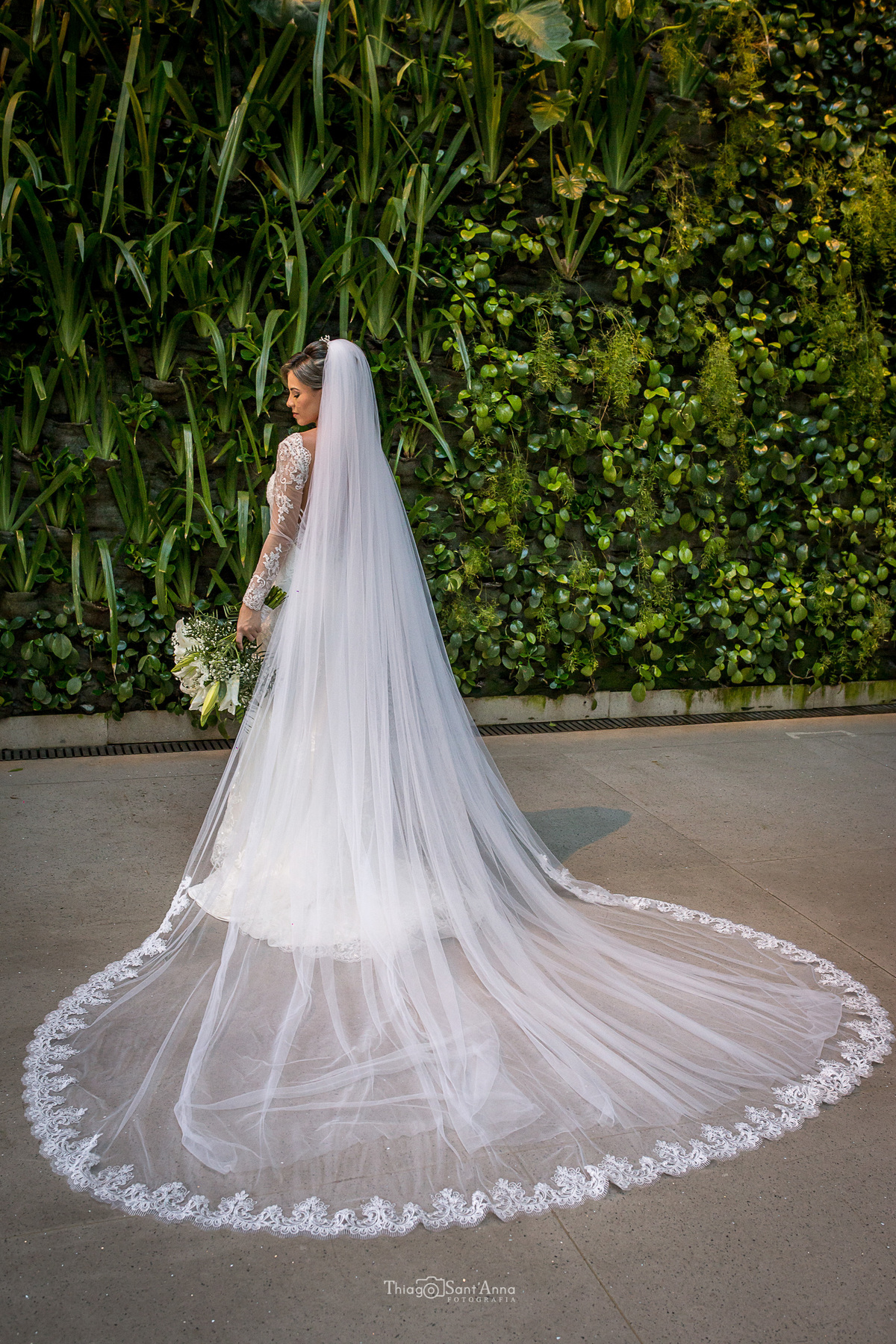 noiva véu buque decoração parede viva