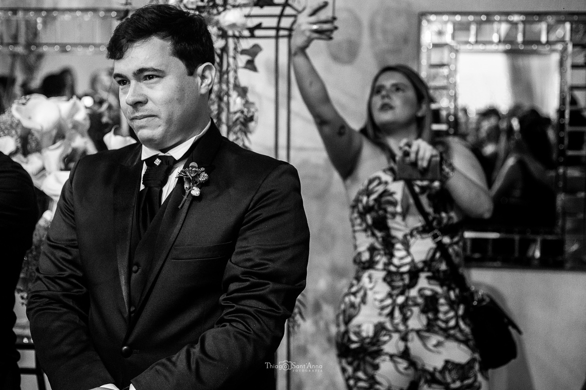 casamento cerimônia noivo aguarda a noiva preto e branco