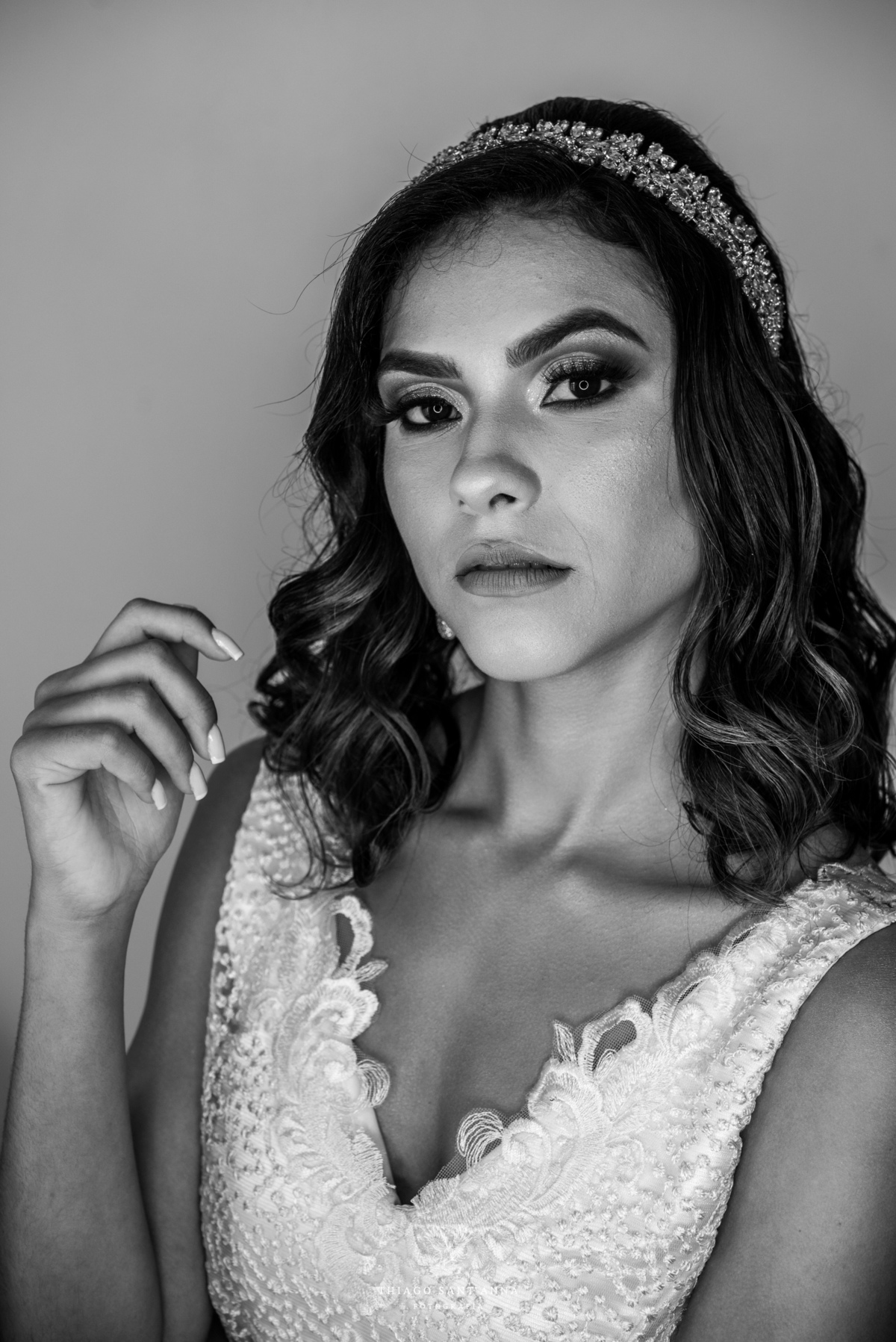 noiva maquiagem cabelo vestido unhas preto e branco