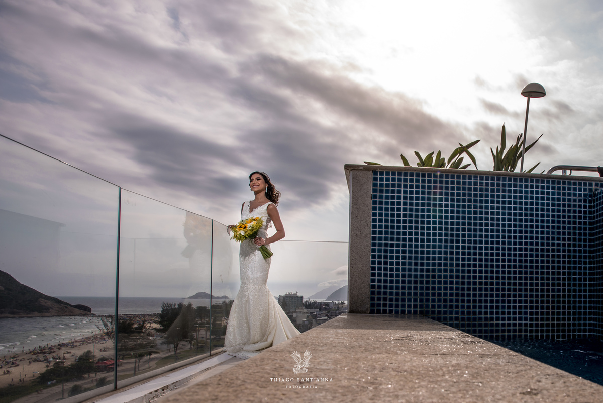 noiva vestido buque amarelo paisagem praia