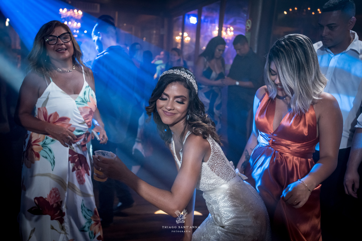 noiva dança pista madrinha e convidados 