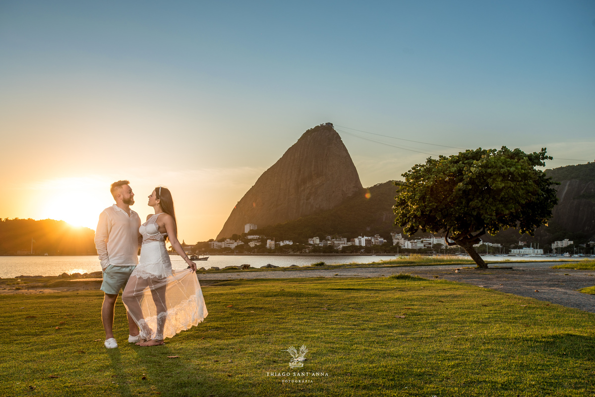 ensaio casal paisagem praia por do sol Pão de Açúcar