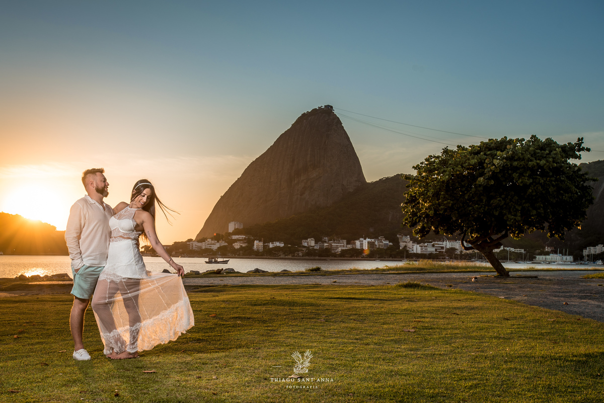 ensaio casal paisagem praia por do sol Pão de Açúcar