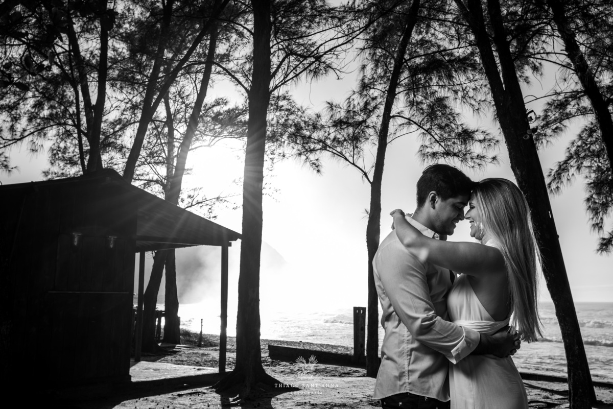ensaio casal paisagem praia preto e branco