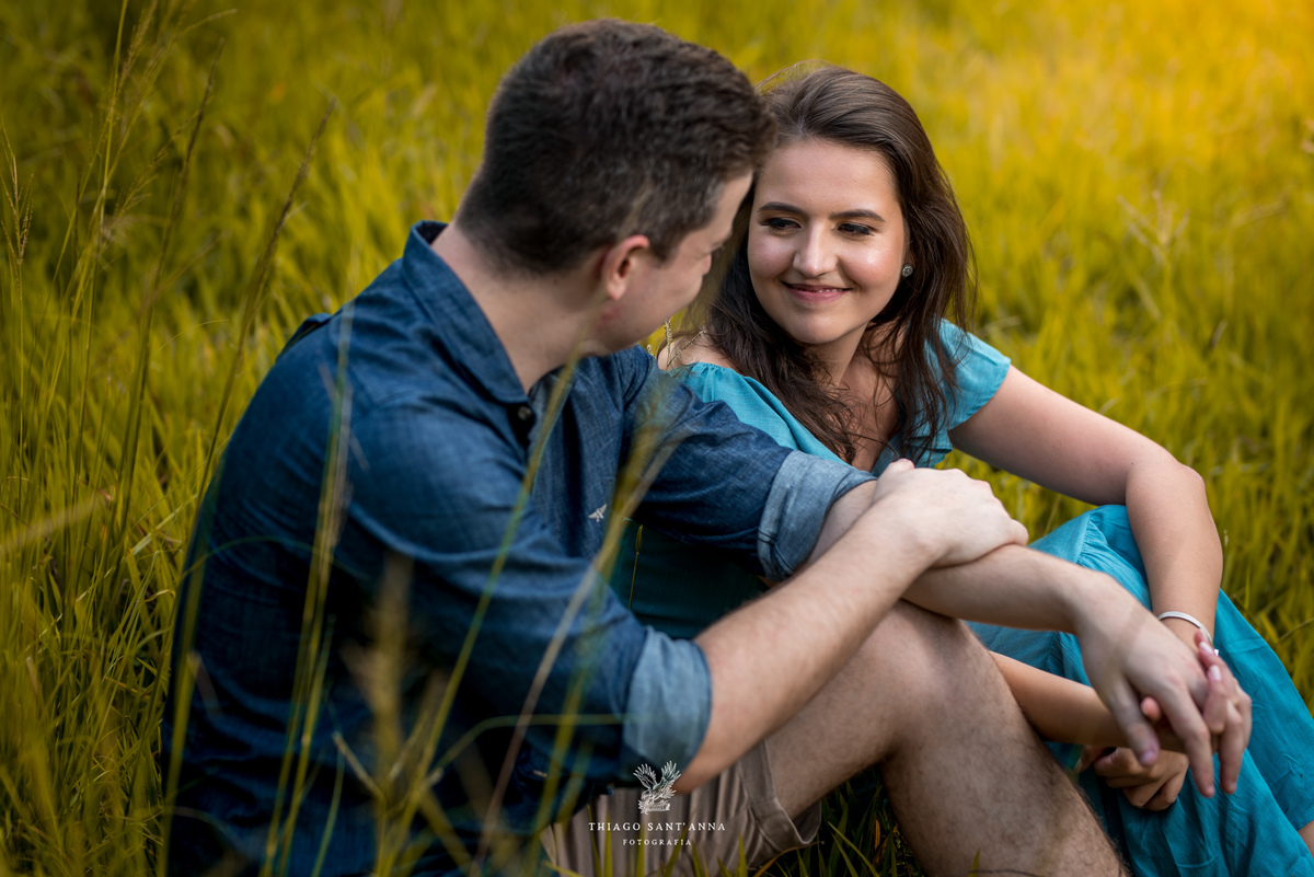 ensaio casal ambiente externo vegetação gramado
