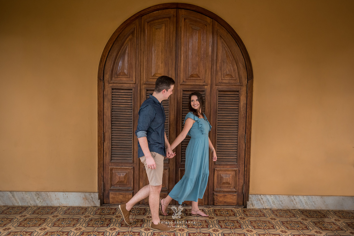 ensaio casal casa rústica campo porta de madeira