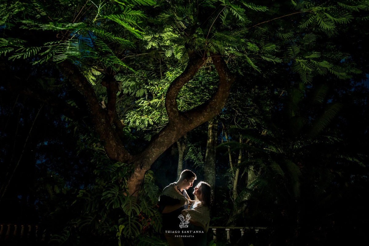 ensaio casal ambiente externo mata árvores verde folhas