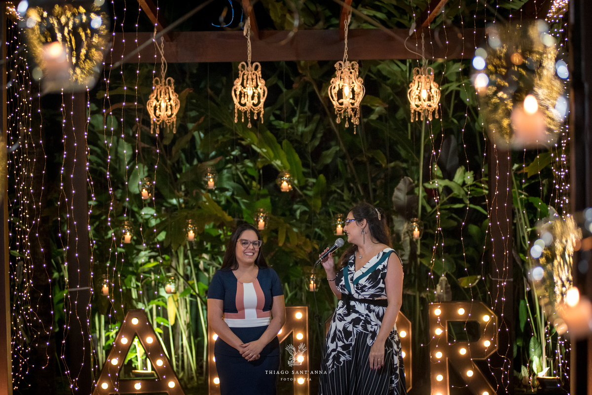 cobertura desfile Agatha noivas estrutura madeira luminária luzes letreiro luminoso 