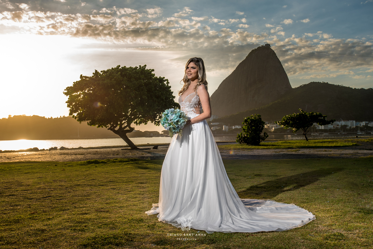 ensaio editorial noiva vestido paisagem praia por do sol Pão de Açúcar 