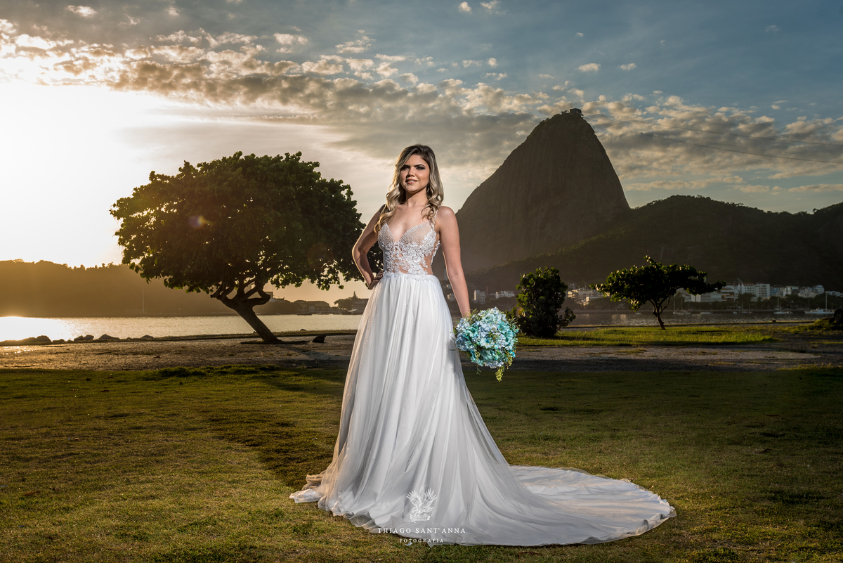 ensaio editorial noiva vestido paisagem praia por do sol Pão de Açúcar 