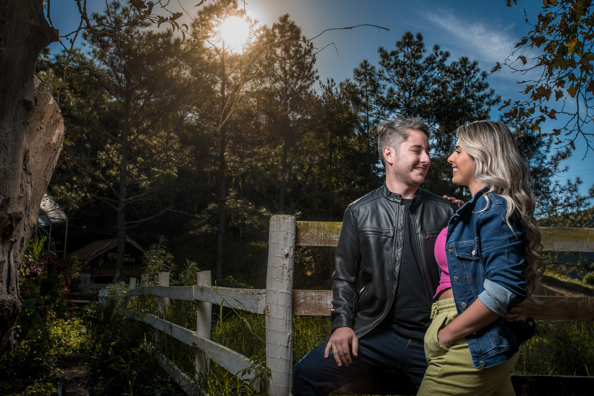 Ensaio pré-wedding na campo ambiente externo