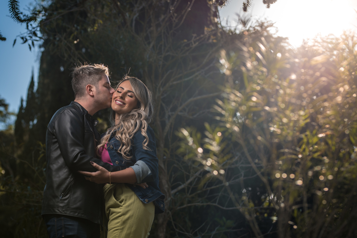 Ensaio pré-wedding na campo ambiente externo